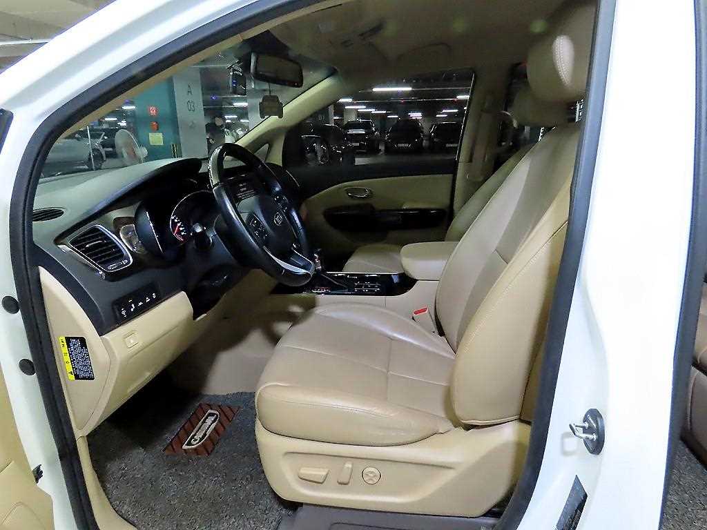 KIA Carnival - Vista 6