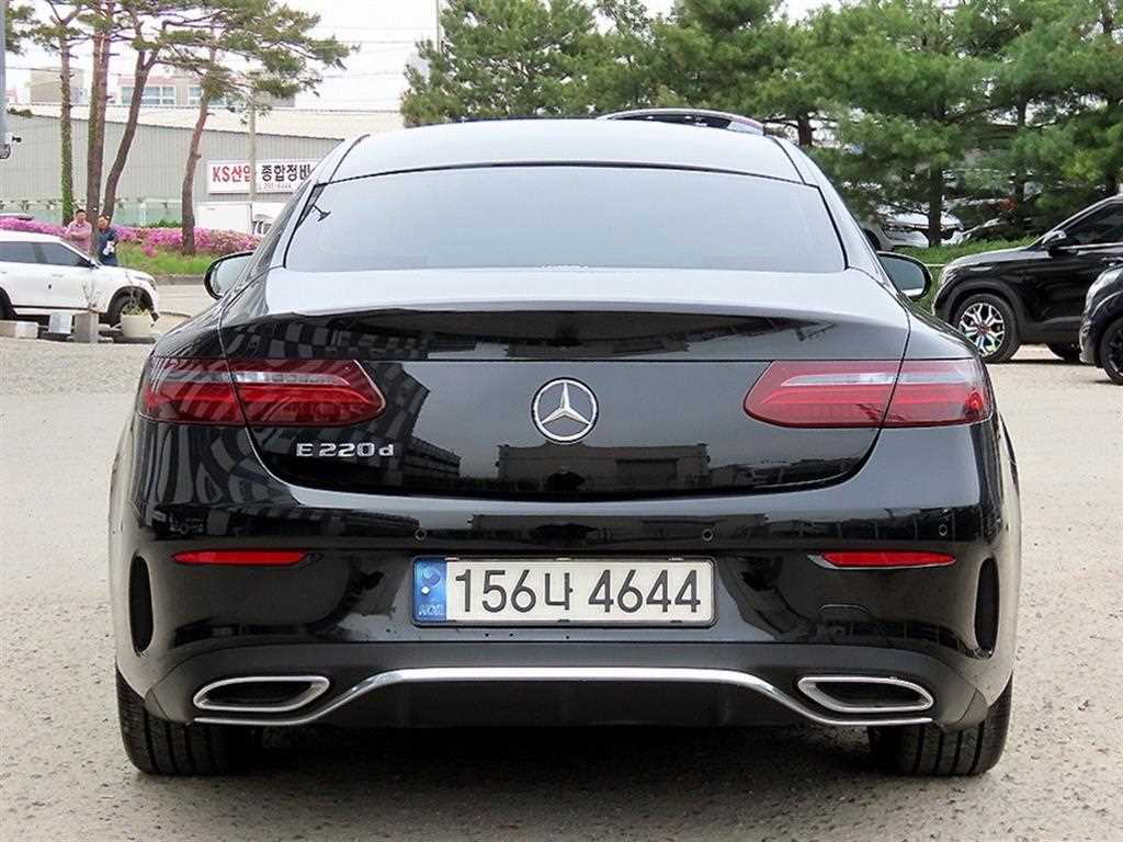 Mercedes Benz E class - Vista 5