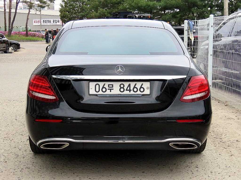 Mercedes Benz E class - Vista 4