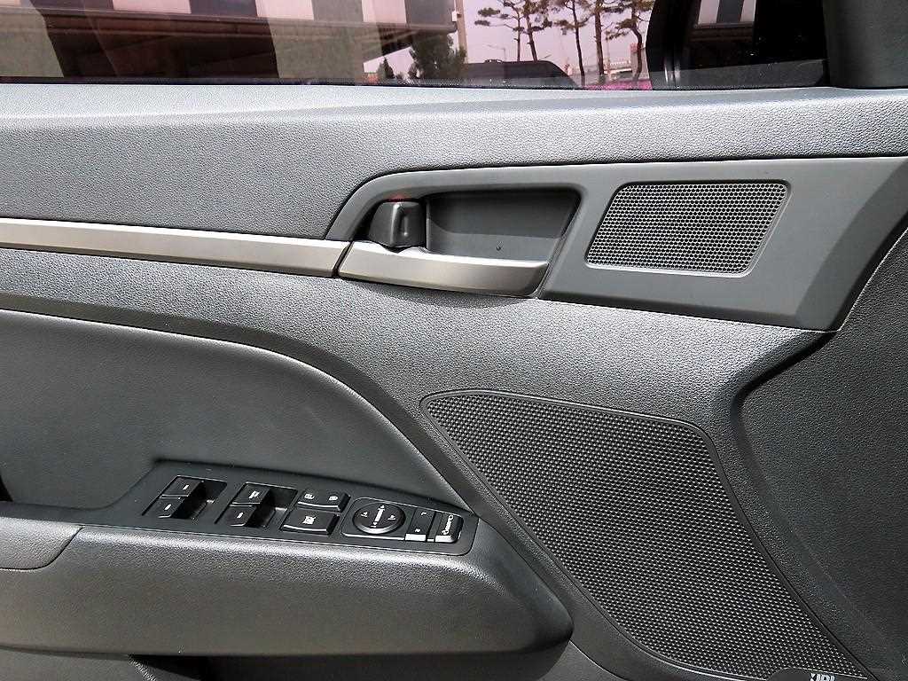 HYUNDAI Avante - Vista 11