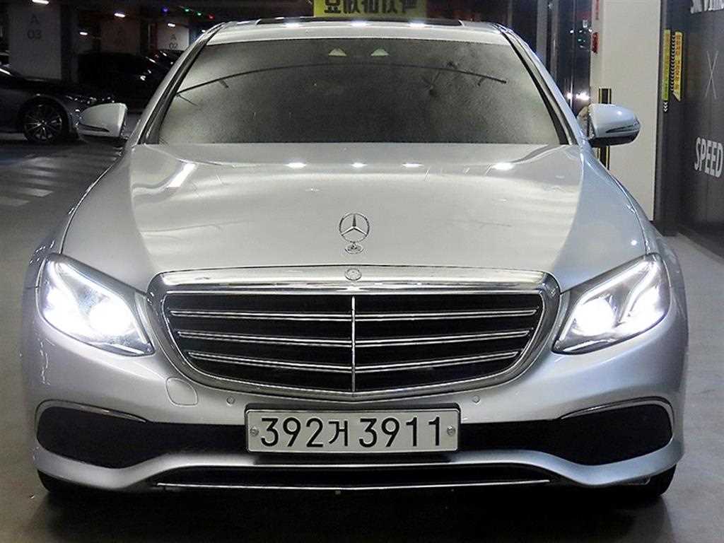 Mercedes Benz E class - Vista 2