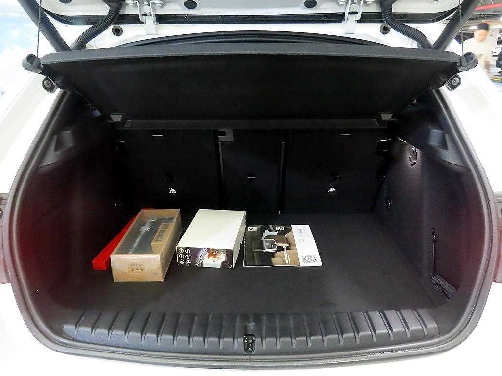 BMW 1 series 2022 Blanco - Importación desde Corea - HF Imports Iquique - Foto 17