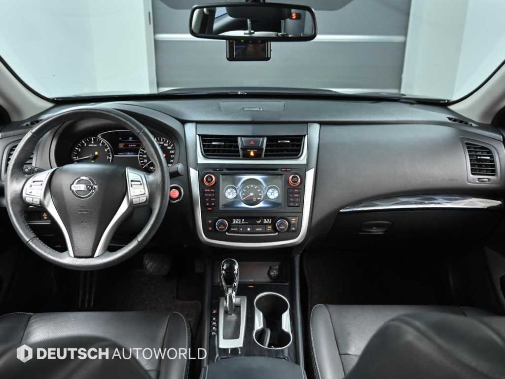 Nissan Altima - Vista 7