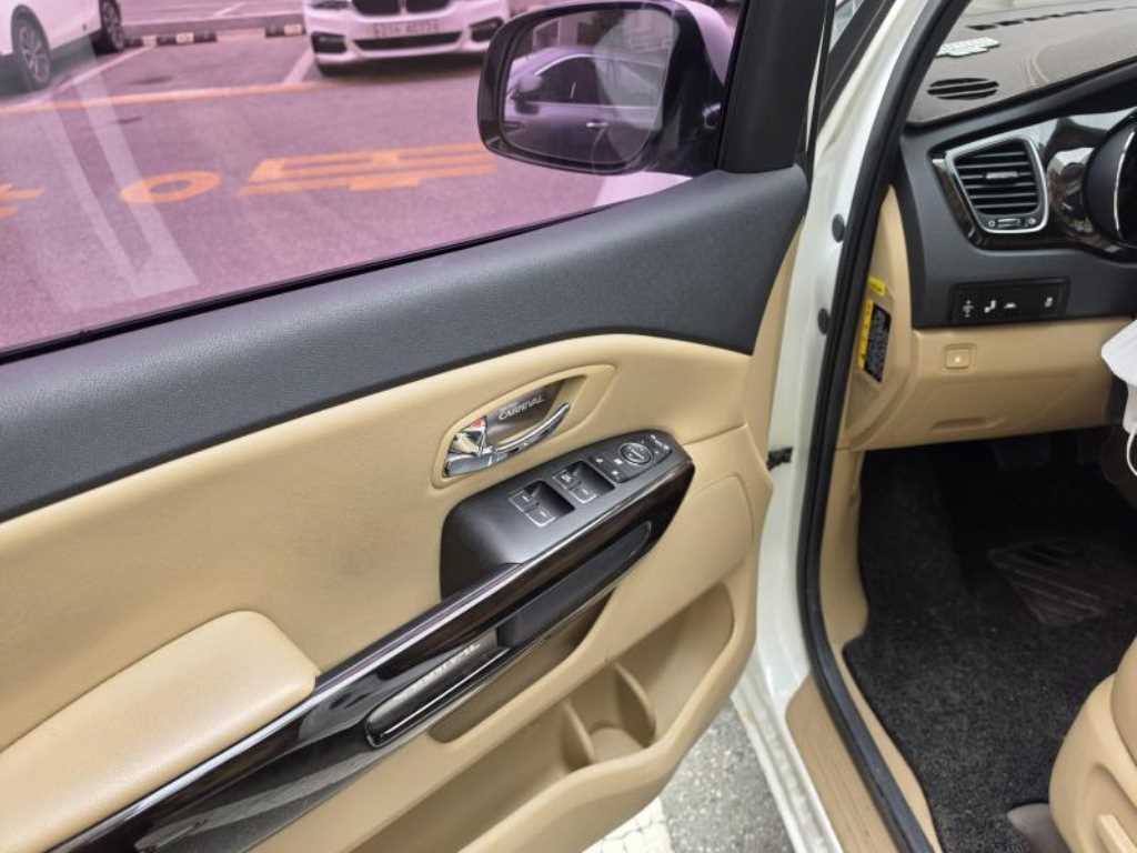 KIA Carnival - Vista 5