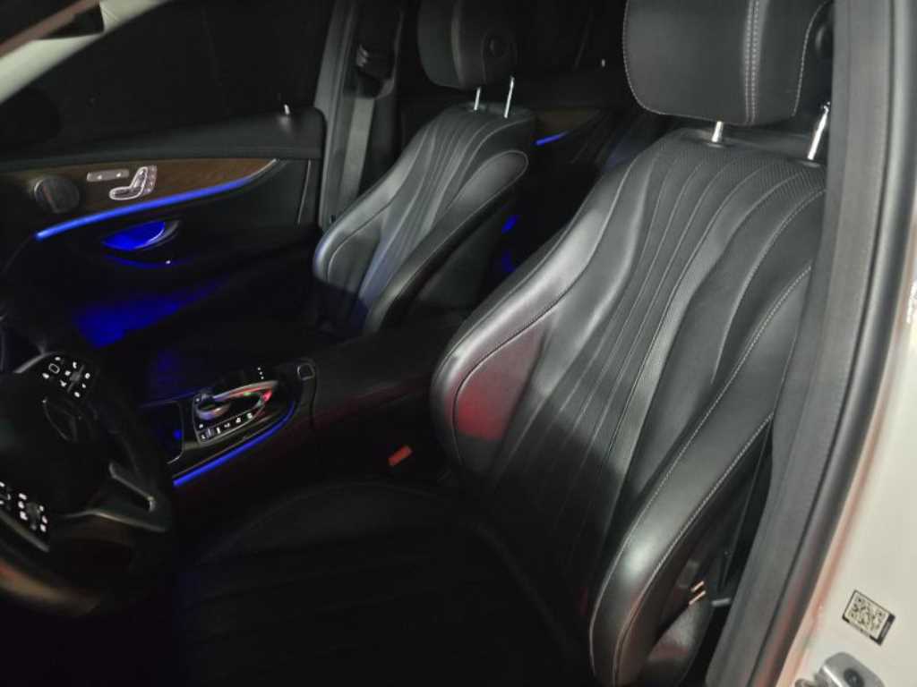 Mercedes Benz E class - Vista 5