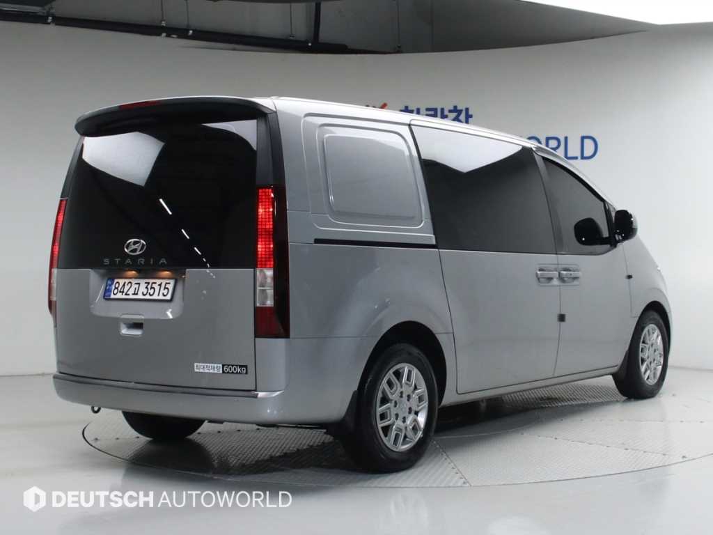 HYUNDAI Staria - Vista 2