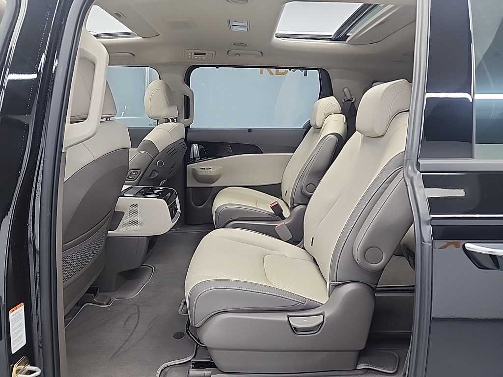 KIA Carnival - Vista 12