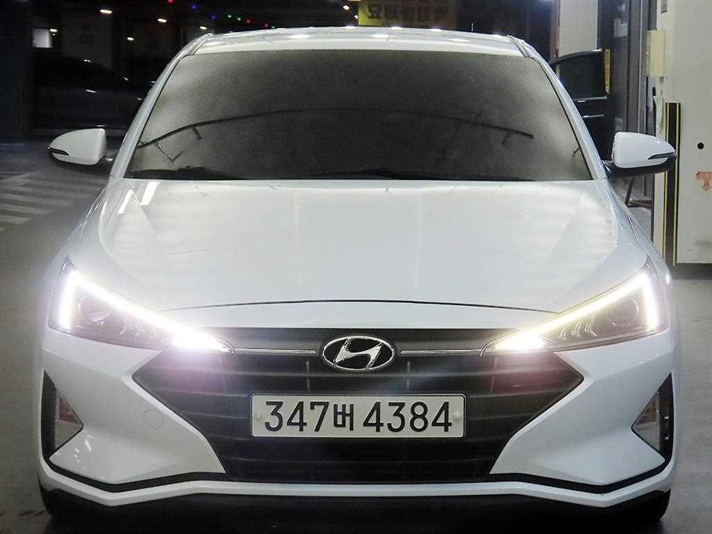 HYUNDAI Avante - Vista 2