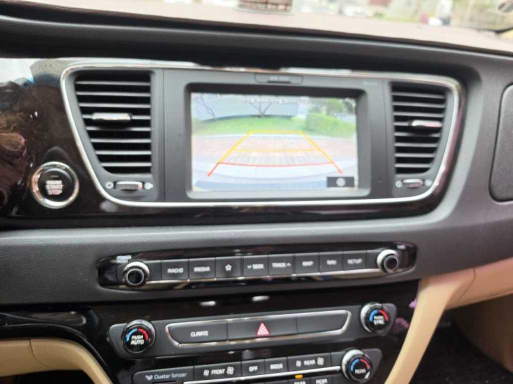 KIA Carnival - Vista 10
