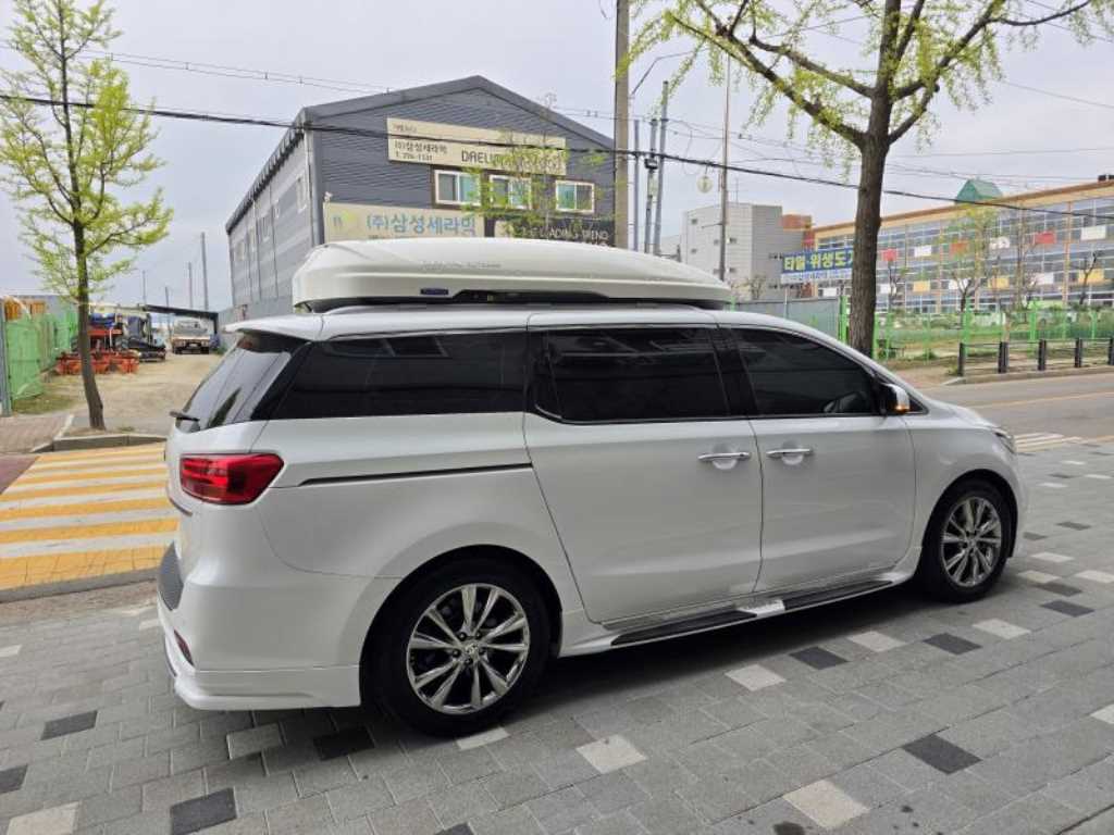KIA Carnival - Vista 4