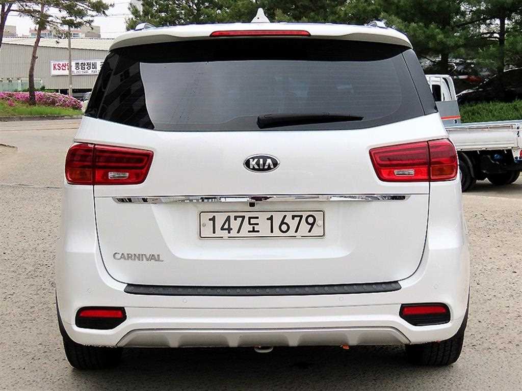 KIA Carnival - Vista 4