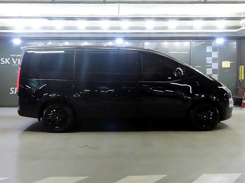 HYUNDAI Staria - Vista 3