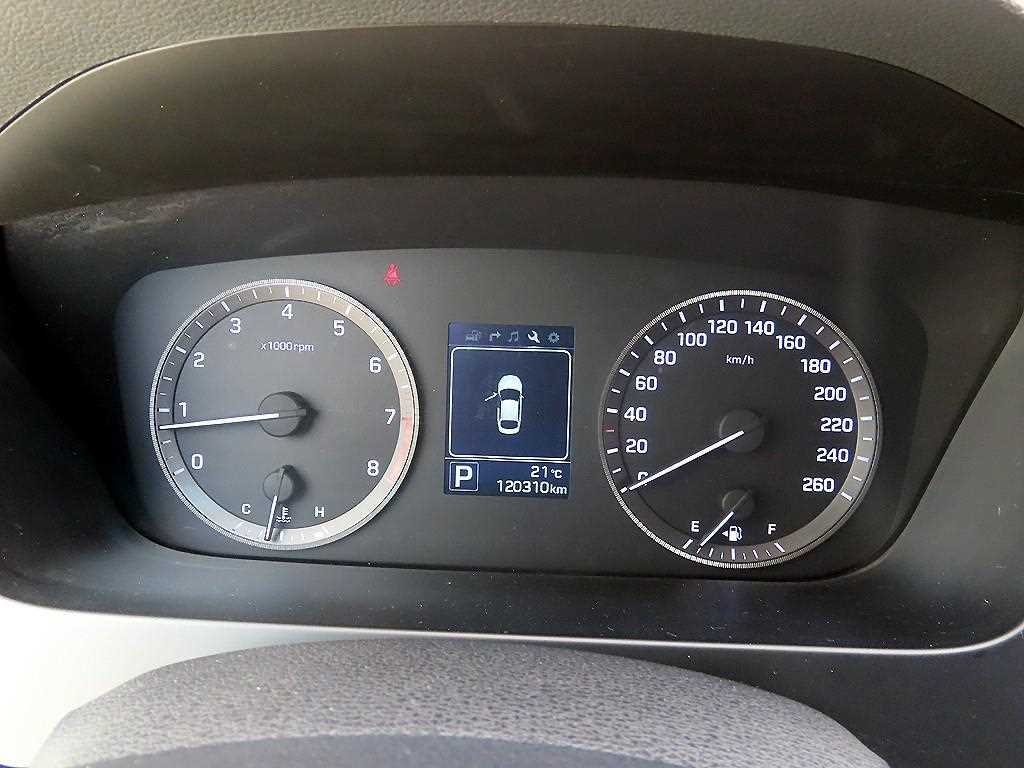 HYUNDAI Sonata - Vista 9