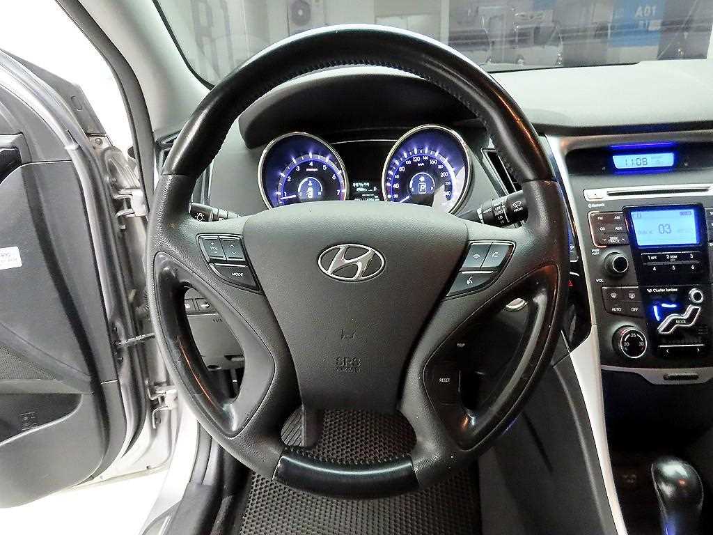 HYUNDAI Sonata - Vista 7