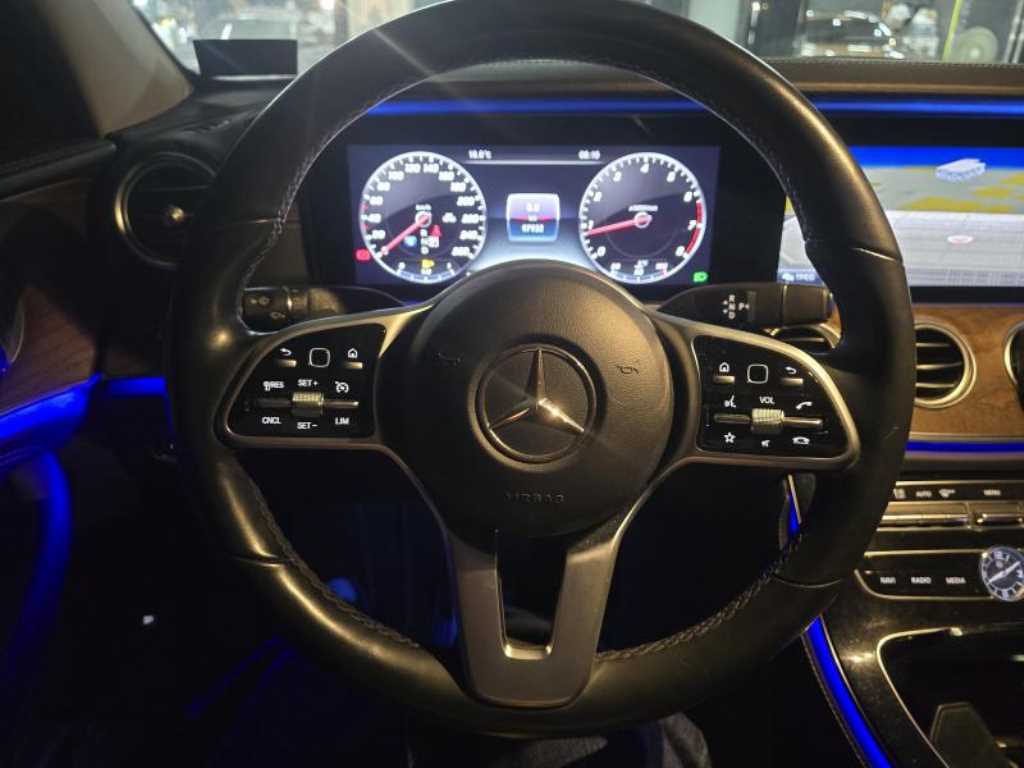 Mercedes Benz E class - Vista 4