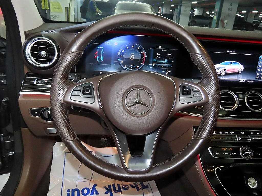 Mercedes Benz E class - Vista 8