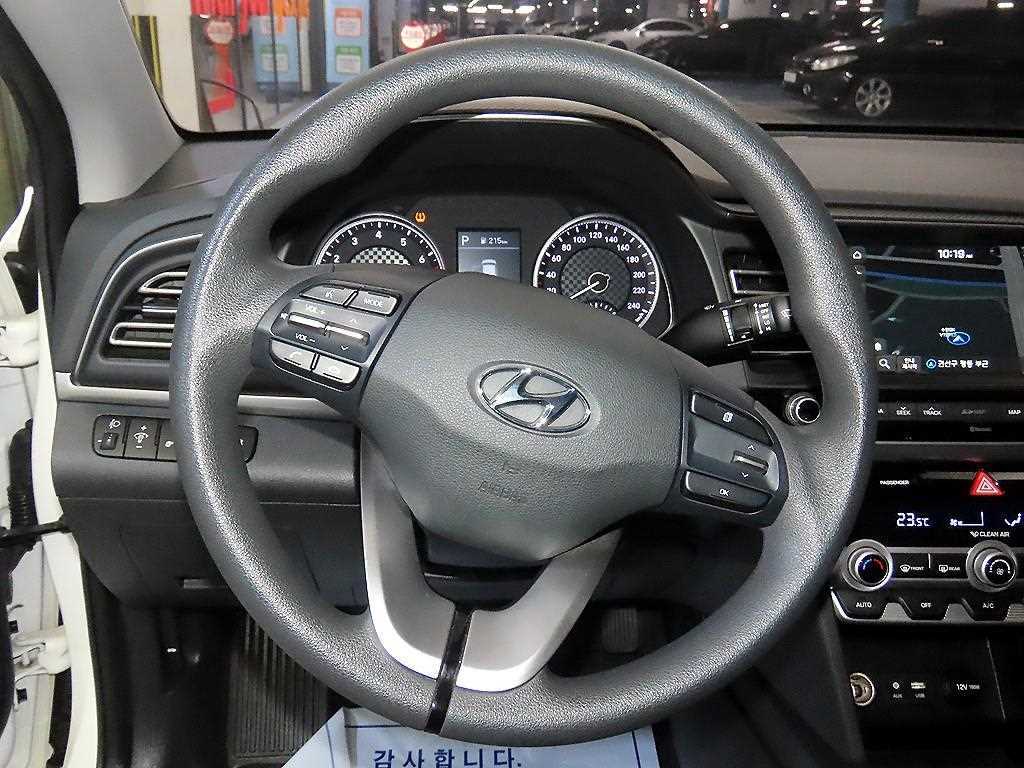 HYUNDAI Avante - Vista 8