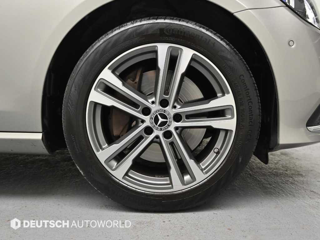 Mercedes Benz E class - Vista 5