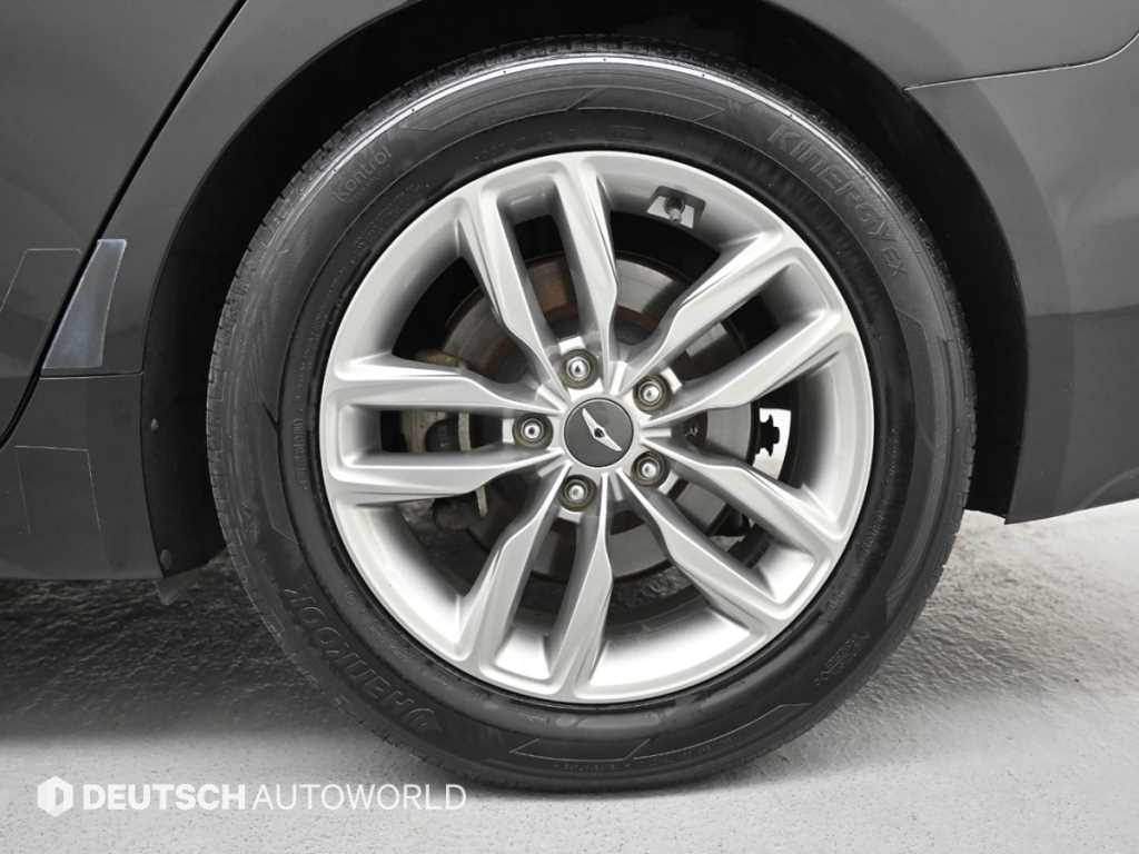 Genesis G70 - Vista 5