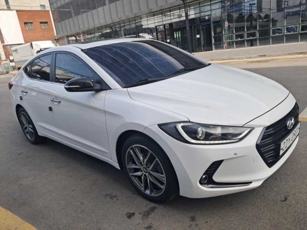 HYUNDAI Avante - Vista 3