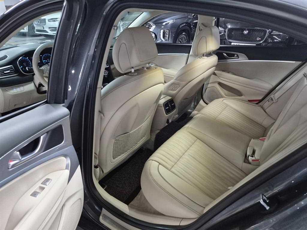 Genesis G70 - Vista 9