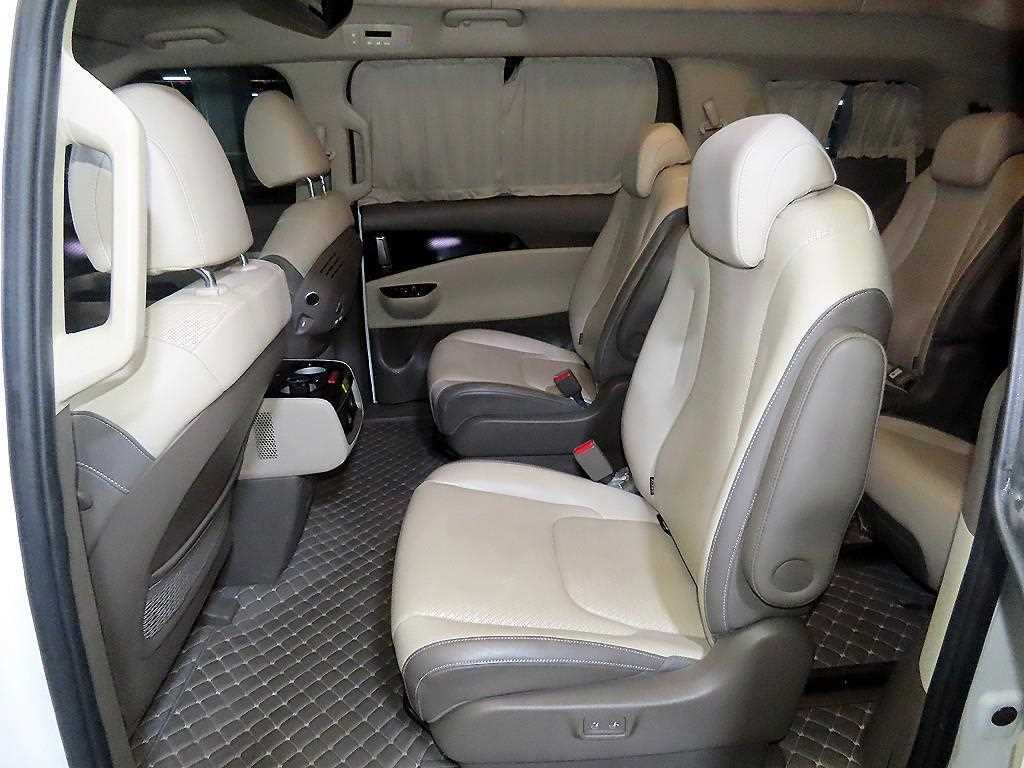 KIA Carnival - Vista 7