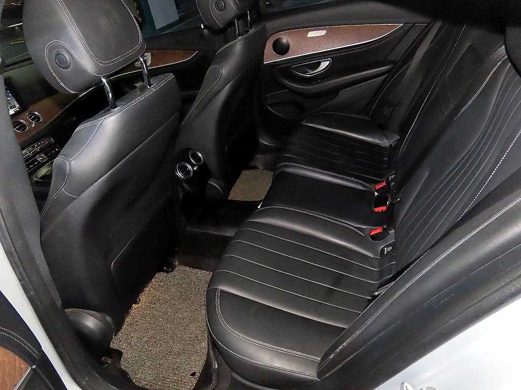 Mercedes Benz E class - Vista 7