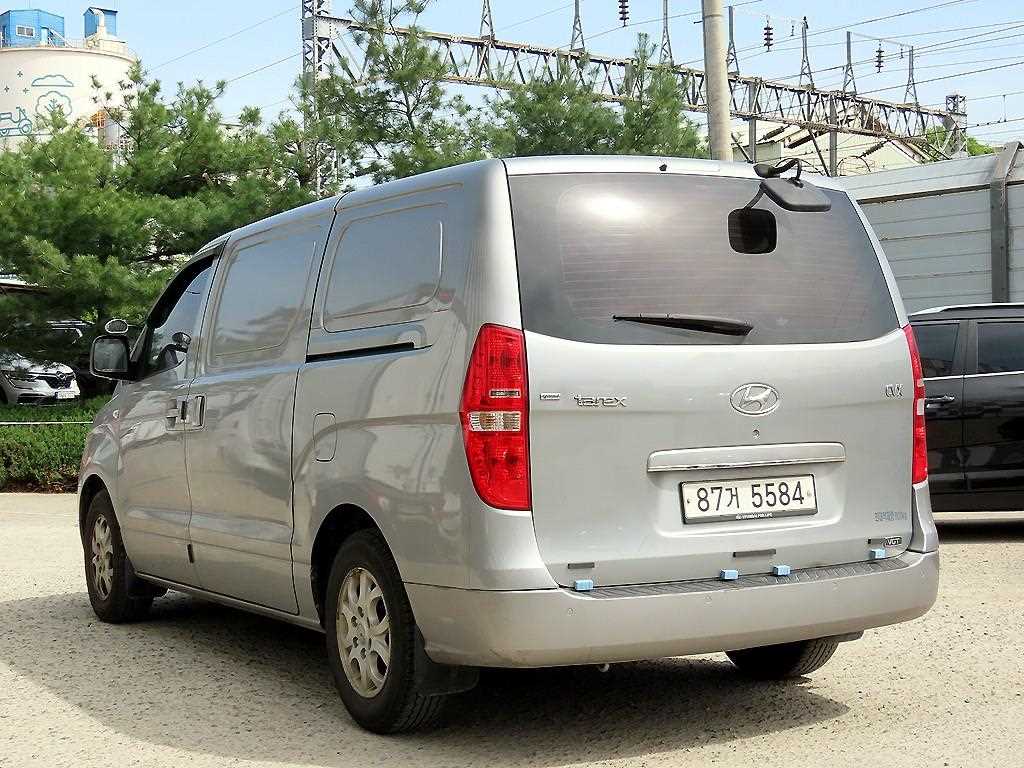 HYUNDAI Starex - Vista 3