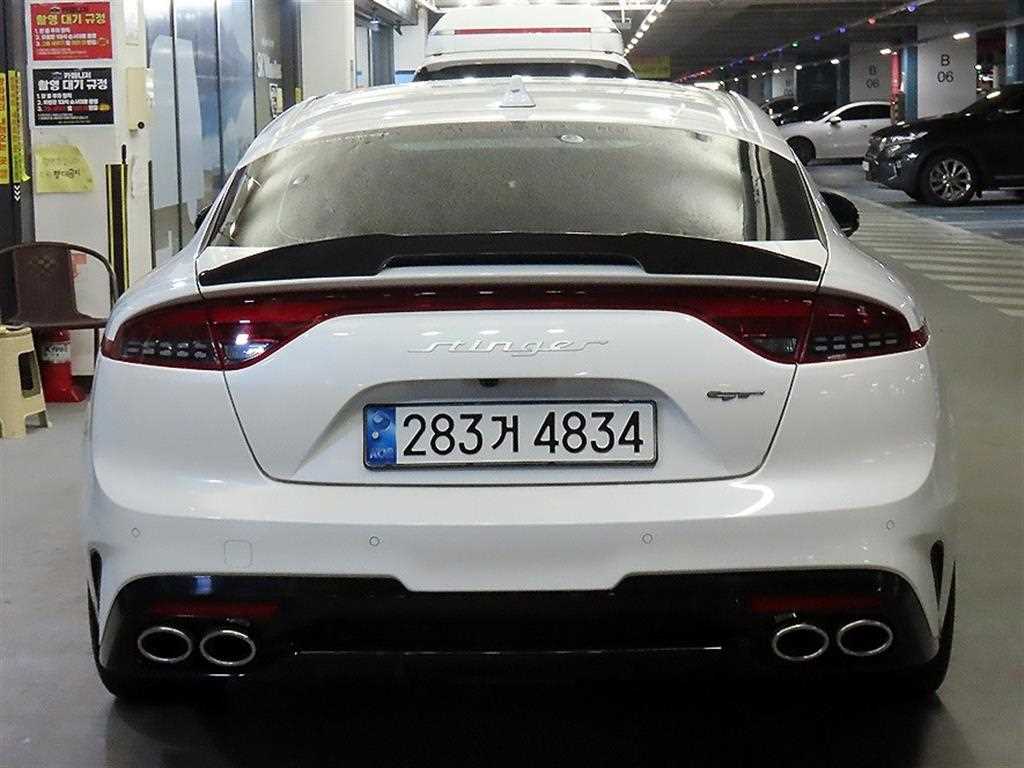 KIA Stinger - Vista 5