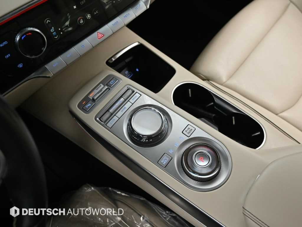 Genesis GV70 - Vista 9
