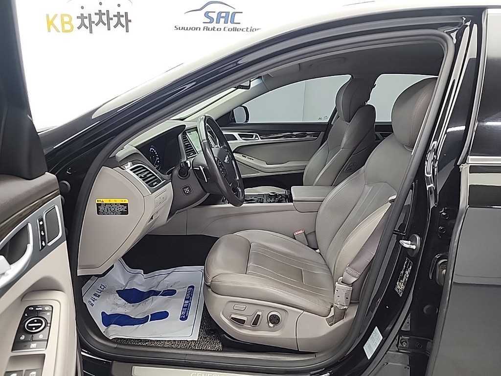 HYUNDAI Genesis - Vista 11