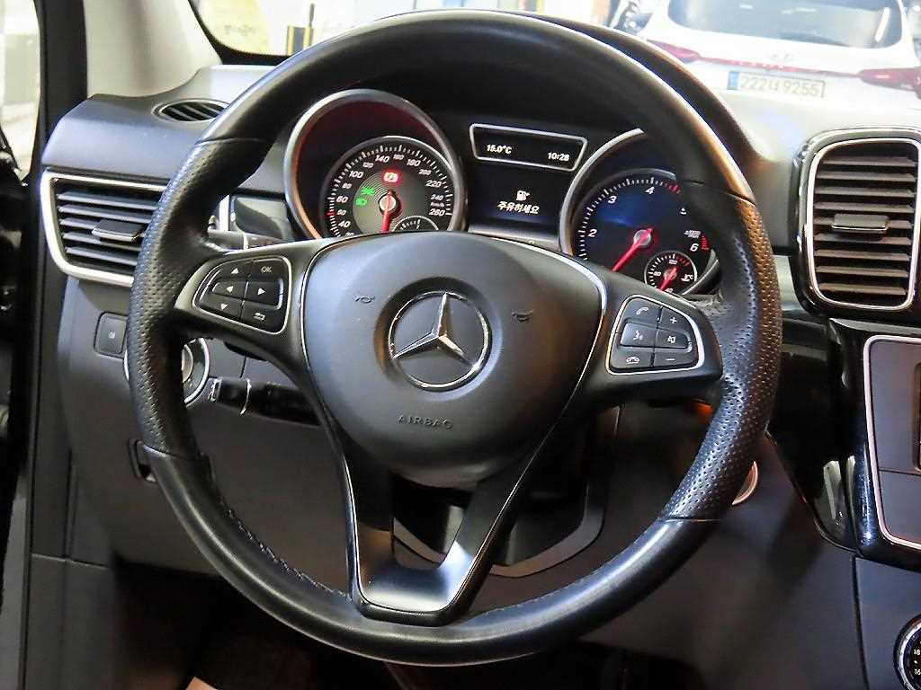 Mercedes Benz GLE Class - Vista 8