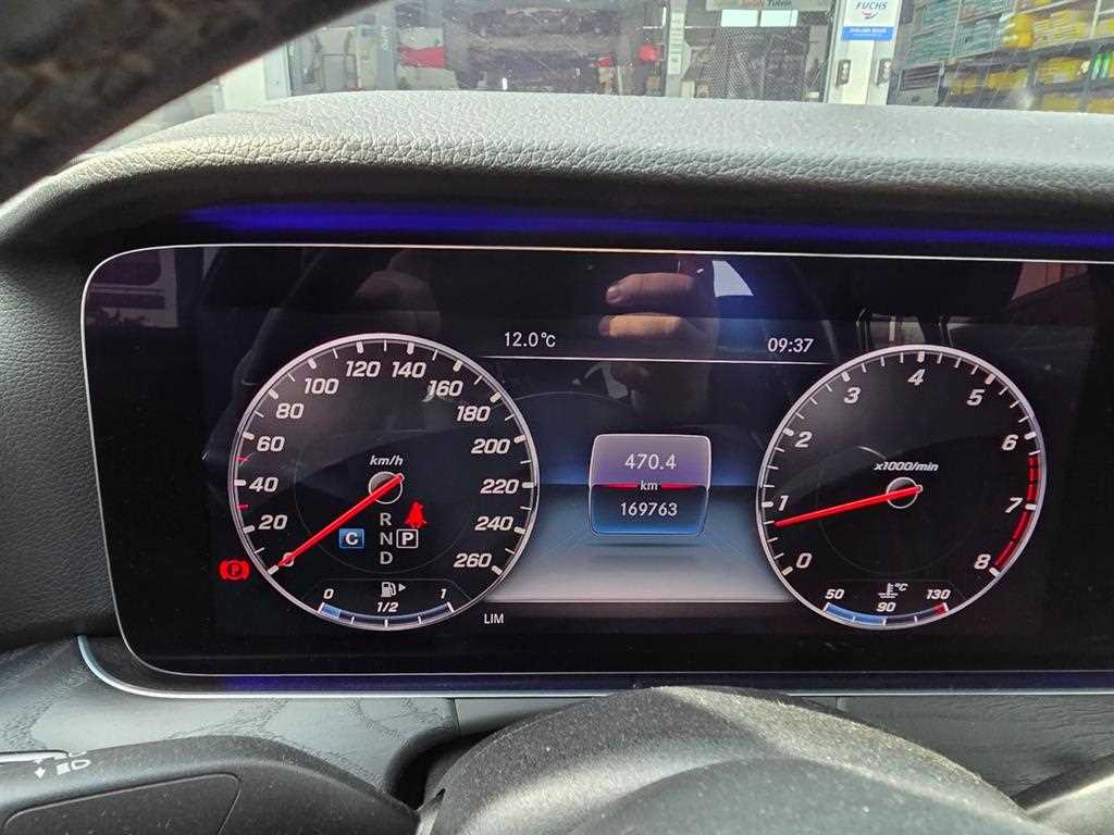 Mercedes Benz E class - Vista 6
