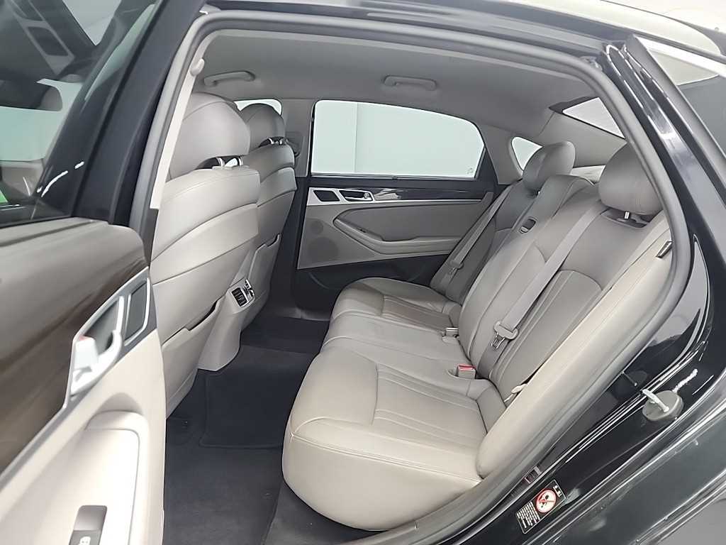 HYUNDAI Genesis - Vista 12