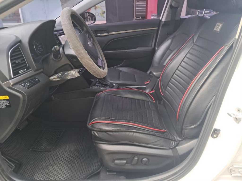 HYUNDAI Avante - Vista 7