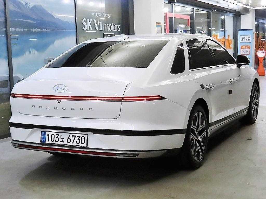 HYUNDAI Grandeur - Vista 5