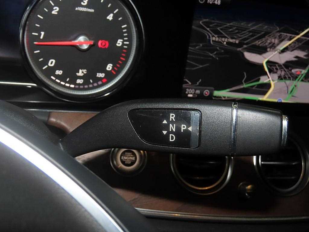 Mercedes Benz E class - Vista 12