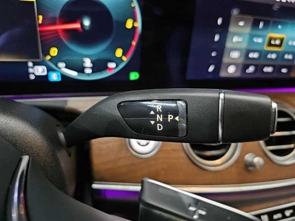 Mercedes Benz E class - Vista 12