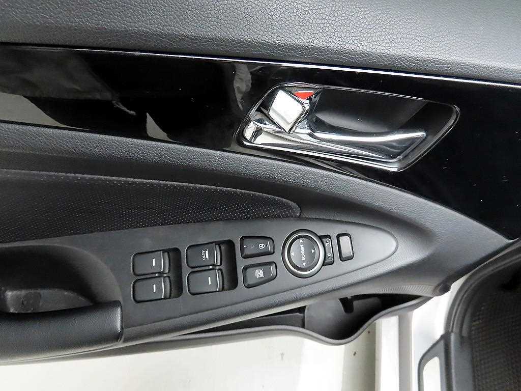 HYUNDAI Sonata - Vista 11