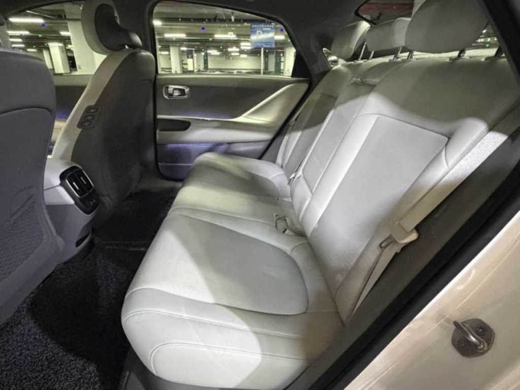 HYUNDAI Ioniq 6 - Vista 7
