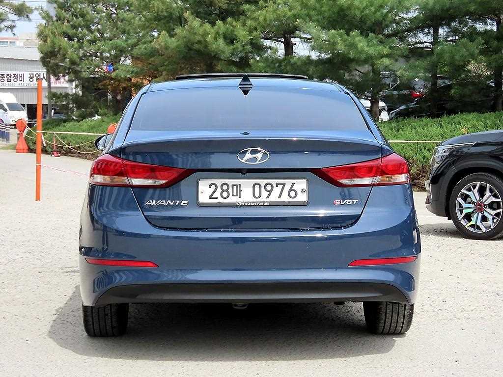 HYUNDAI Avante - Vista 4