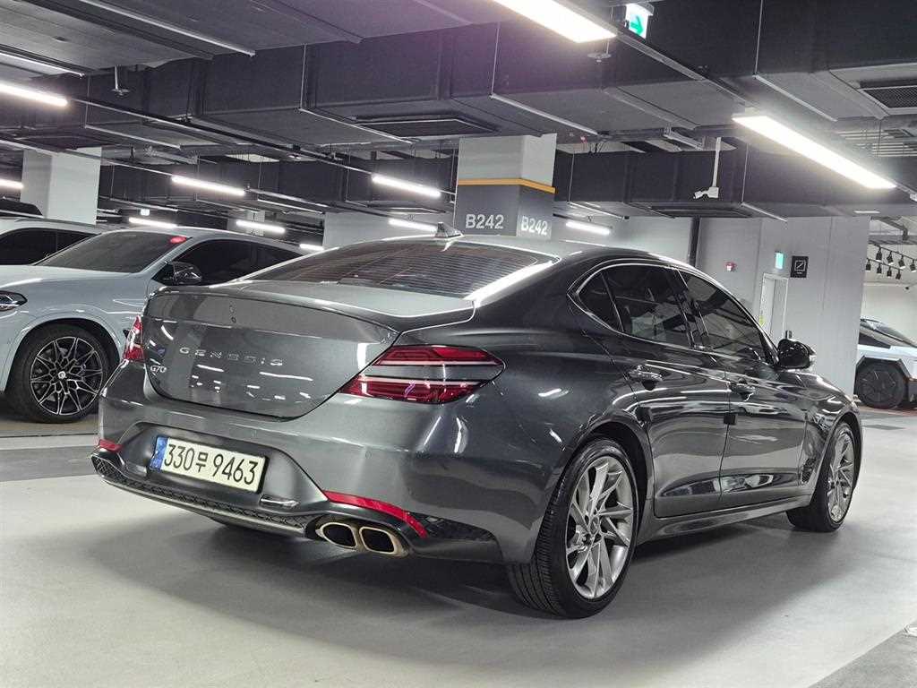 Genesis G70 - Vista 3