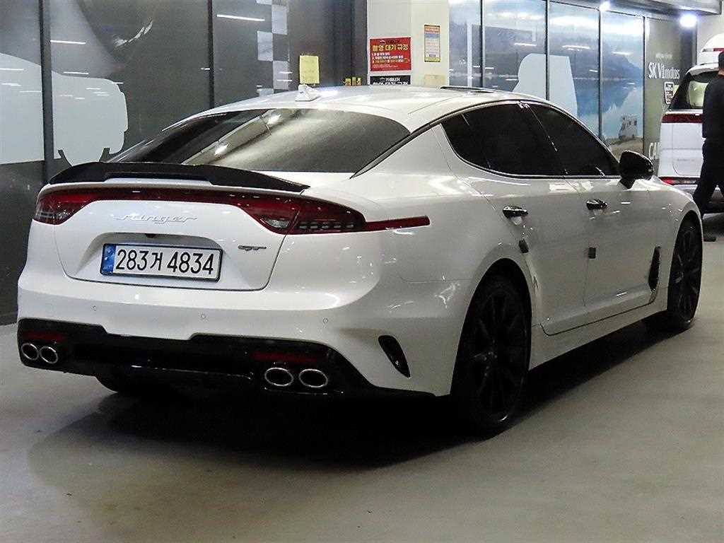 KIA Stinger - Vista 4
