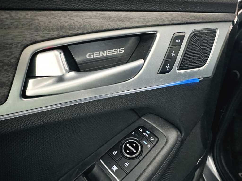 HYUNDAI Genesis - Vista 9