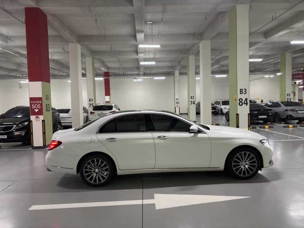 Mercedes Benz E class - Vista 4