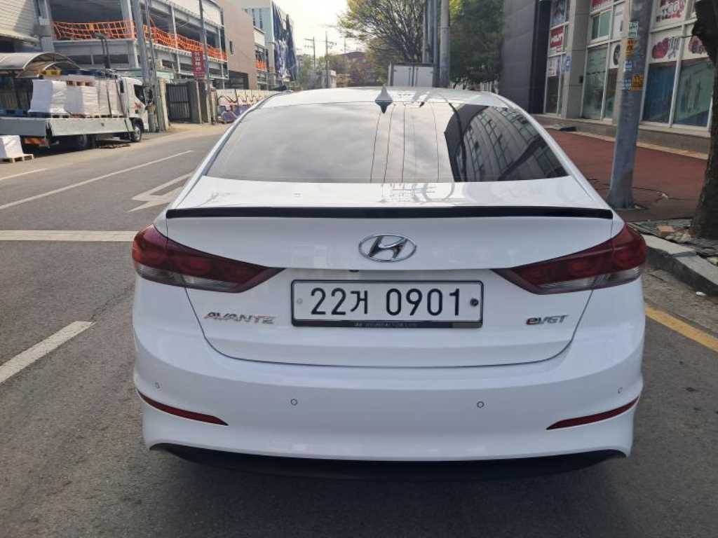 HYUNDAI Avante - Vista 6