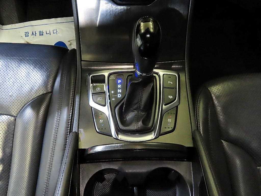 HYUNDAI Grandeur - Vista 12