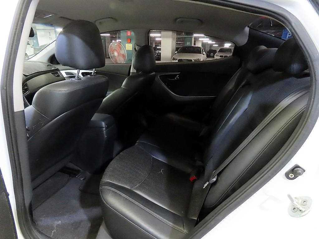 HYUNDAI Avante - Vista 7