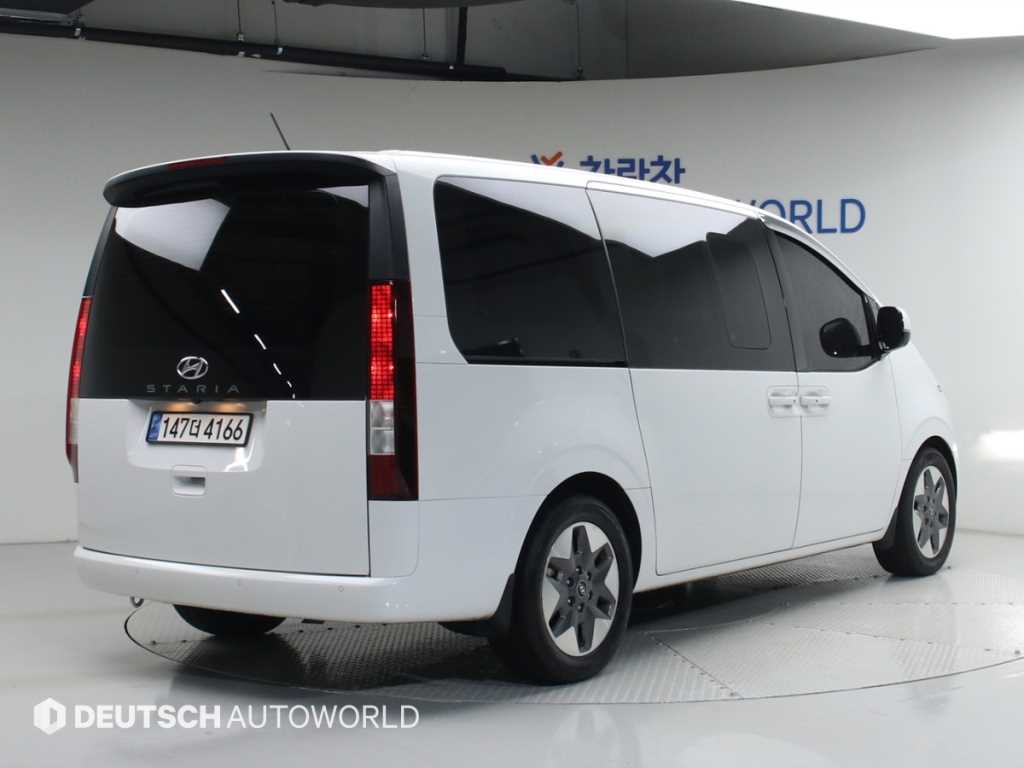 HYUNDAI Staria - Vista 2