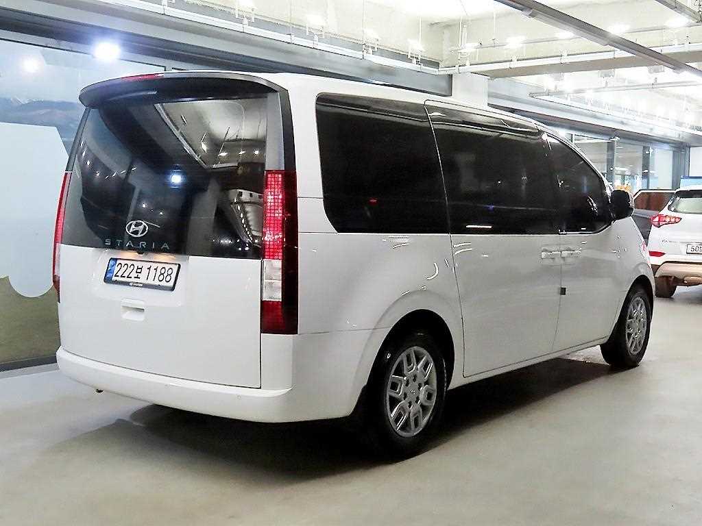 HYUNDAI Staria - Vista 4